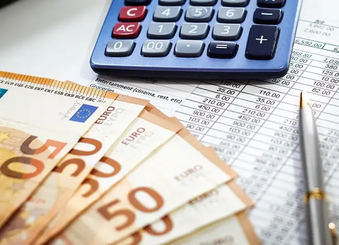 میانگین حقوق کارگر در یونان چقدر است؟